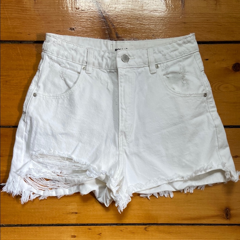 Rolla's Dusters High Rise Slim White Distressed Denim Shorts Size 26